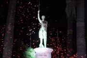 Banco Unión rinde homenaje a Juana Asurdui de Padilla con la entrega de un monumento en Sucre