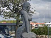 “Fea” y “pornográfica”: la estatua de la Gran Sirena que divide las aguas y genera polémica