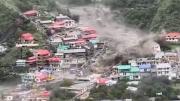 Un pueblo de India se inundó en segundos: al menos cuatro muertos, cien desaparecidos y edificios arrasados