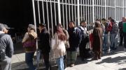 Población hace filas en el BCB para comprar monedas y billetes del Bicentenario