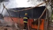 Tragedia en Yacuiba: un papá encontró muerto a su hijo tras el incendio de su casa