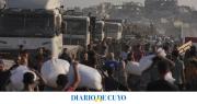Caos en Gaza: cuatro camiones con alimentos volcaron en medio de saqueos que dejaron muertos y heridos