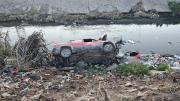 La salvó la basura: una mujer salió ilesa tras caer con su camioneta al Canal Sur