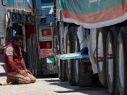 Otra tragedia en Gaza: cuatro camiones de ayuda vuelcan sobre la multitud y dejan un tendal de muertos