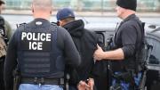 ICE aplica tácticas distintas con inmigrantes según el color político del estado
