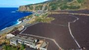 La peligrosa isla japonesa Miyake-jima. en la que todos tienen que usar máscara de gas y el turismo extremo