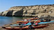 Prometía viajes en kayak para engañar mujeres