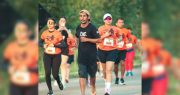 De ojotas, se coló en una maratón, llegó a la meta, ganó una medalla y cuando explicó el motivo se volvió viral