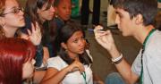 La educación como la prevención del consumo de drogas escolar