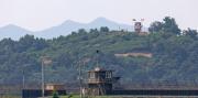 Un desertor norcoreano huye hacia Corea del Sur a nado y atado a un pedazo de plástico