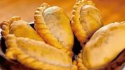La receta fácil de empanadas de pollo al curry con manzana verde y cebolla caramelizada