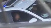 Una policía protagonizó un video viral por tener sexo en un patrullero