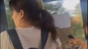 La confundió con Patricia Bullrich en el colectivo y la atacó: todo quedó grabado