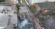 Cerca de 26 vehículos entre autos, vagonetas y cuadratracks fueron alcanzados por el fuego en depósito de la Gobernación cruceña
