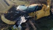 Una Ferrari quedó destrozada en San Vicente tras despistar en impactar contra un poste