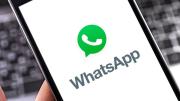 Qué significa leer mensajes viejos de WhatsApp una y otra vez, según la psicología