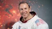 Murió Jim Lovell, el astronauta que inmortalizó la frase “Houston, tenemos un problema” y salvó al Apolo 13