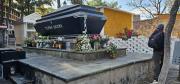 Los fieles piden favores a más de 5000 restos abandonados en el Cementerio de Tarija