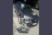 Dos motociclistas resultaron con graves lesiones en un choque con un auto