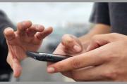 Dos sujetos arrebataron un celular a un joven con síndrome de Down