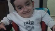 La batalla de un niño con huesos de cristal, su sueño de caminar y una familia que no se rinde