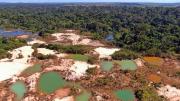 EL MERCURIO ANIQUILA A LOS PUEBLOS DE LA AMAZONÍA: La minería ilegal contamina tierras y vidas