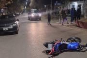 Una pareja viajaba en una moto robada, chocaron y la mujer murió: el conductor escapó y está prófugo