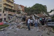 Un sismo de 6,1 grados sacudió Turquía: una persona murió y varios edificios se derrumbaron