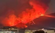 Italia combate un incendio en las laderas del Vesubio