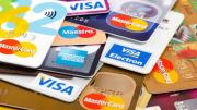Los argentinos recurren a las tarjetas de crédito para ir al supermercado y pagan en cuotas