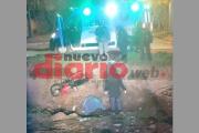 Fatalidad en el barrio Jorge Newbery: un motociclista murió tras caer al canal