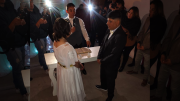 Emoción en Ciudad Deportiva: así fue el casamiento de la pareja que duerme en el parador nocturno