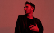 Juku Ares llega a The Roxy: “Este disco es una sitcom, una vida en escenas”