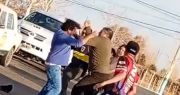 Video: en Albardón terminaron a las piñas, a pocos metros del Parque Latinoamericano