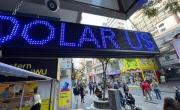 Otra baja del dólar oficial frente a las tasas altas
