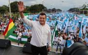 JHONNY FERNÁNDEZ PROCLAMADO CANDIDATO A PRESIDENTE: El alcalde cruceño festejó en el Cambódromo