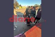 Indignación en El Quebrachal: brutal humillación a una menor, se conocieron más videos