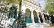 A un profesor le robaron una costosa moto de la puerta de la escuela Normal Sarmiento