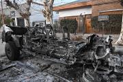 Incendió una camioneta que perteneció a un exBoca: roció nafta, prendió fuego y quedó filmado en Roca