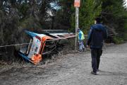 Vuelco en la ruta de acceso al cerro Catedral: El conductor del colectivo se desmayó