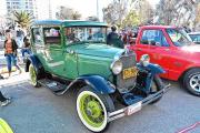 Amor por los autos clásicos: la fiesta fierrera que llenó la plaza de color el fin de semana en Roca