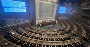 Contrato de litio: En medio de protestas, comisión reinstala sesión en el hemiciclo de la Cámara de Diputados