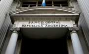 Más reservas y más deuda externa: el Gobierno transfirió al BCRA los USD2.000 millones del FMI
