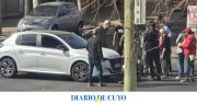 Choque en pleno centro: una motociclista terminó en el hospital