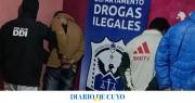 Detuvieron a tres personas con 103 envoltorios de cocaína y más de 20 mil pesos