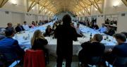 ¿Los nuevos héroes? Milei cena con diputados aliados para blindar su estrategia