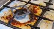 Ni vinagre ni bicarbonato: el sencillo truco para limpiar las hornallas de la cocina sin esfuerzo