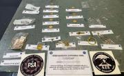 Escándalo en Ezeiza: una azafata de Aerolíneas Argentinas cayó con un contrabando millonario de joyas, Rolex, iPhones y dólares