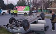 Choque y vuelco en La Plata: un motociclista debió ser internado tras las heridas