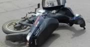 Capital: joven motociclista terminó hospitalizada tras chocar con un auto